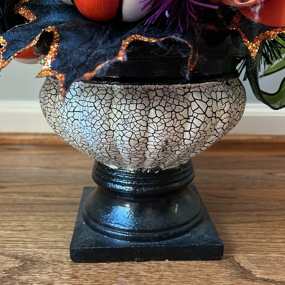 NWOT HALLOWEEN WITCH LEGS CENTERPIECE - Picture 12 of 14